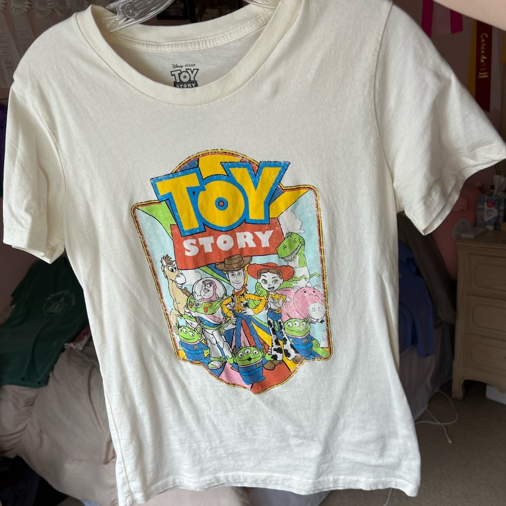 Adorable Disney Toy Story shirt!